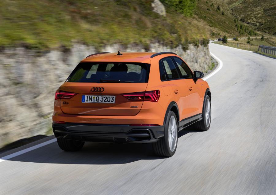  Audi Q3 Quattro S-Line Edition One 2018 года  (WW) (фото 10 из 30)
